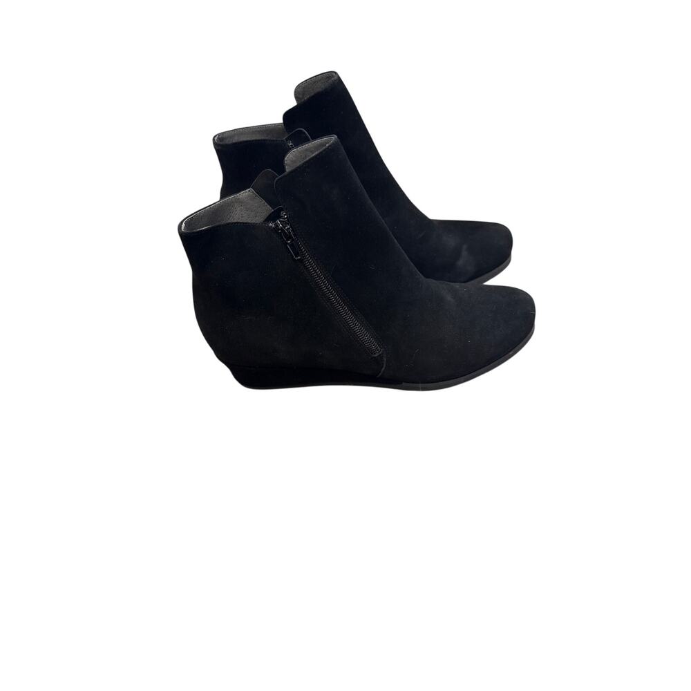 Chocolate Blu Black Suede Double Zip Ankle Bootie with Low Wedge Sz 8 - Picture 2 of 3